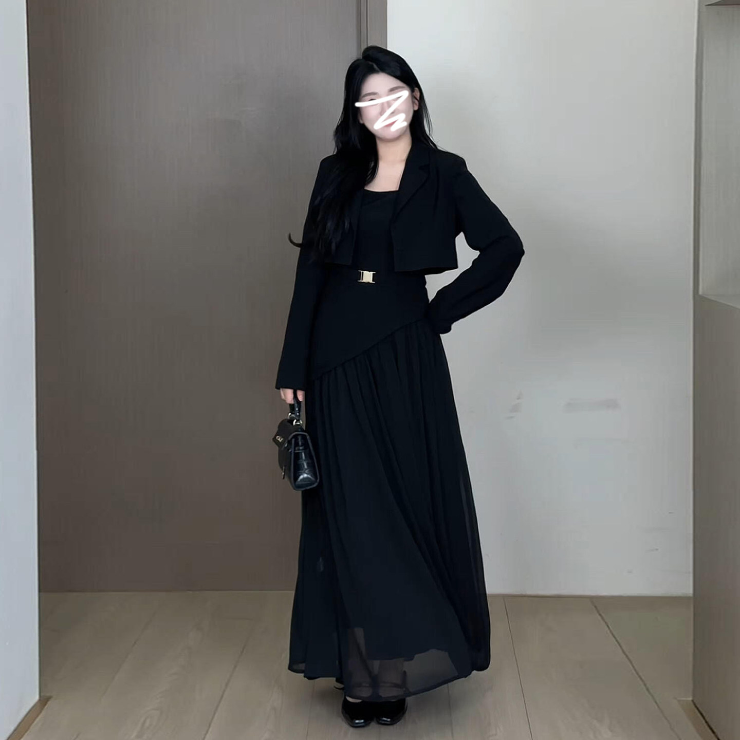 法式赫本风黑色西装吊带连衣裙子女2026新款秋冬穿搭一整套装长裙