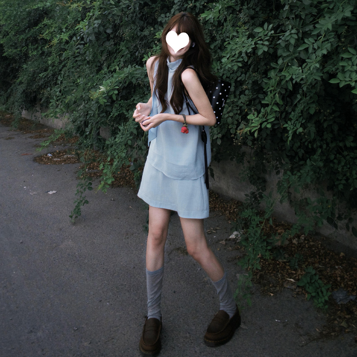 蓝色无袖连衣裙子女装夏季2026新款设计感小众不撞款穿搭短裙套装