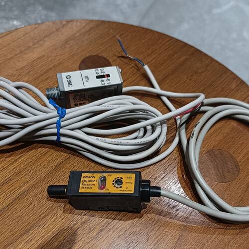 龙压力开关E8C-R8C2-3有1只 库存商品无明显使用