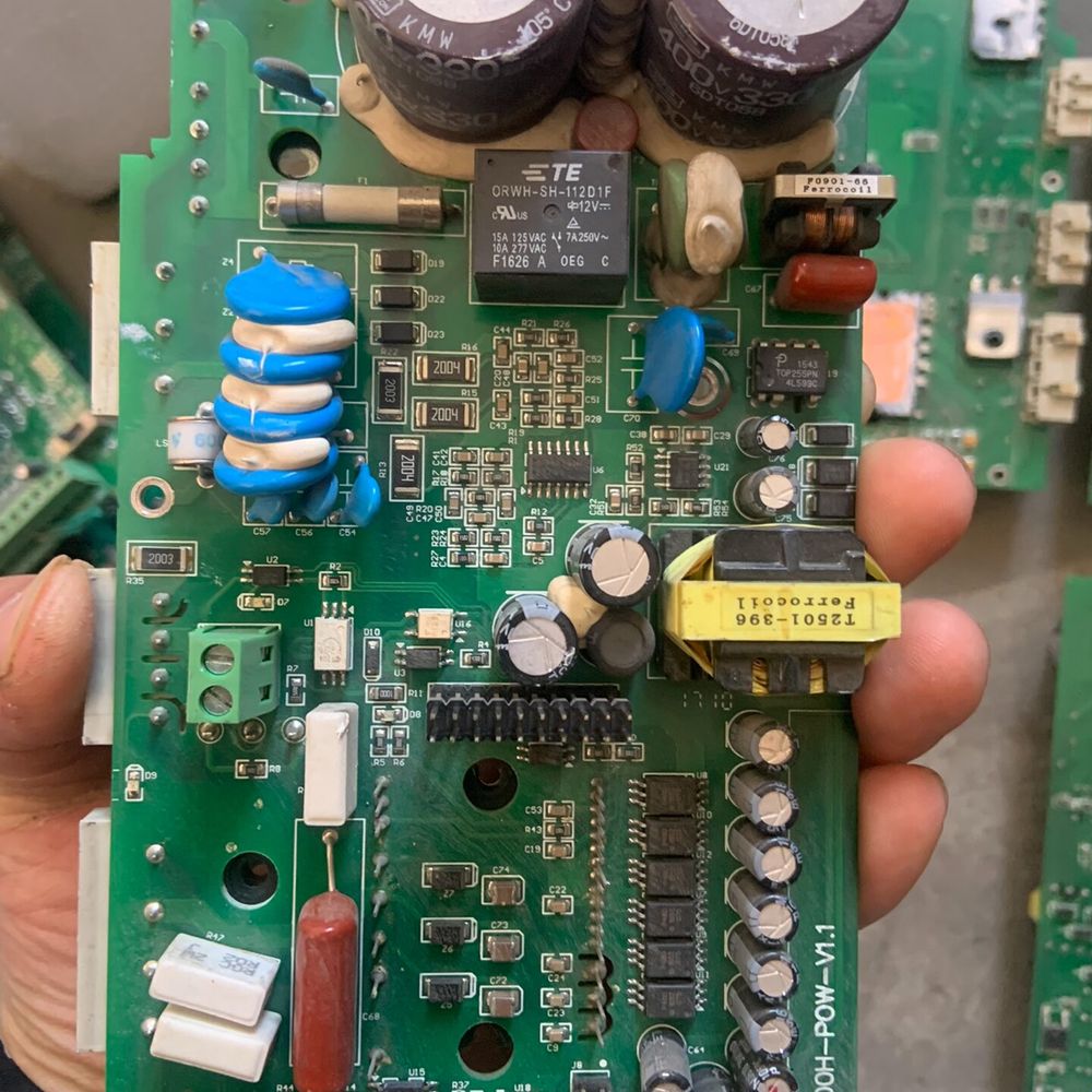 迪维迅驱动器DS100H400W拆机的电源驱动板成色