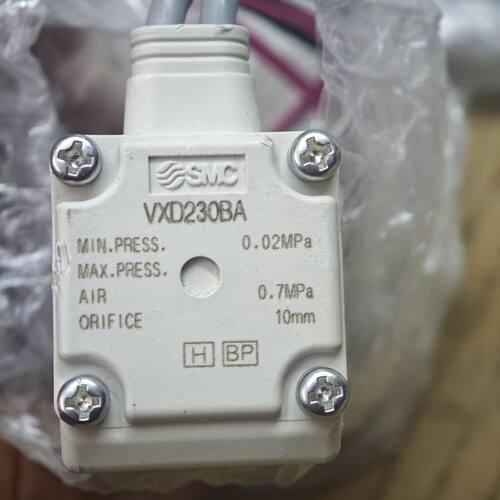 VXD230BA  电磁阀 库存的 实物拍摄。60