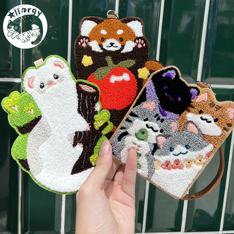 过敏元件原创小猫卡套小熊猫毛绒卡包雪貂饭卡工作证套百搭饰品