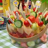 缤纷水果桶摆摊野餐出游聚会团建竹签水果串串透明pet手提桶仪式