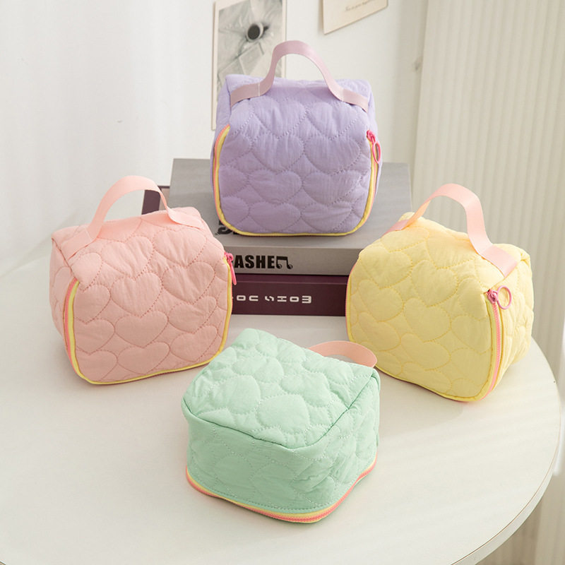 卫生巾收纳包大容量简约ins风女生学生姨妈巾化妆包收纳袋月事包