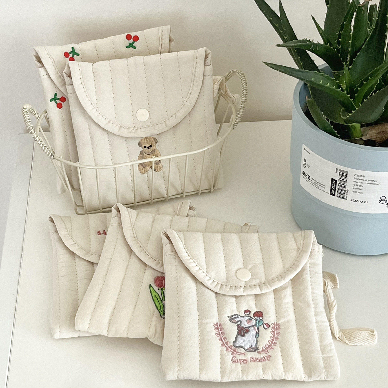 卡通刺绣卫生巾收纳包高颜值可爱少女随身便携小巧外出月事包