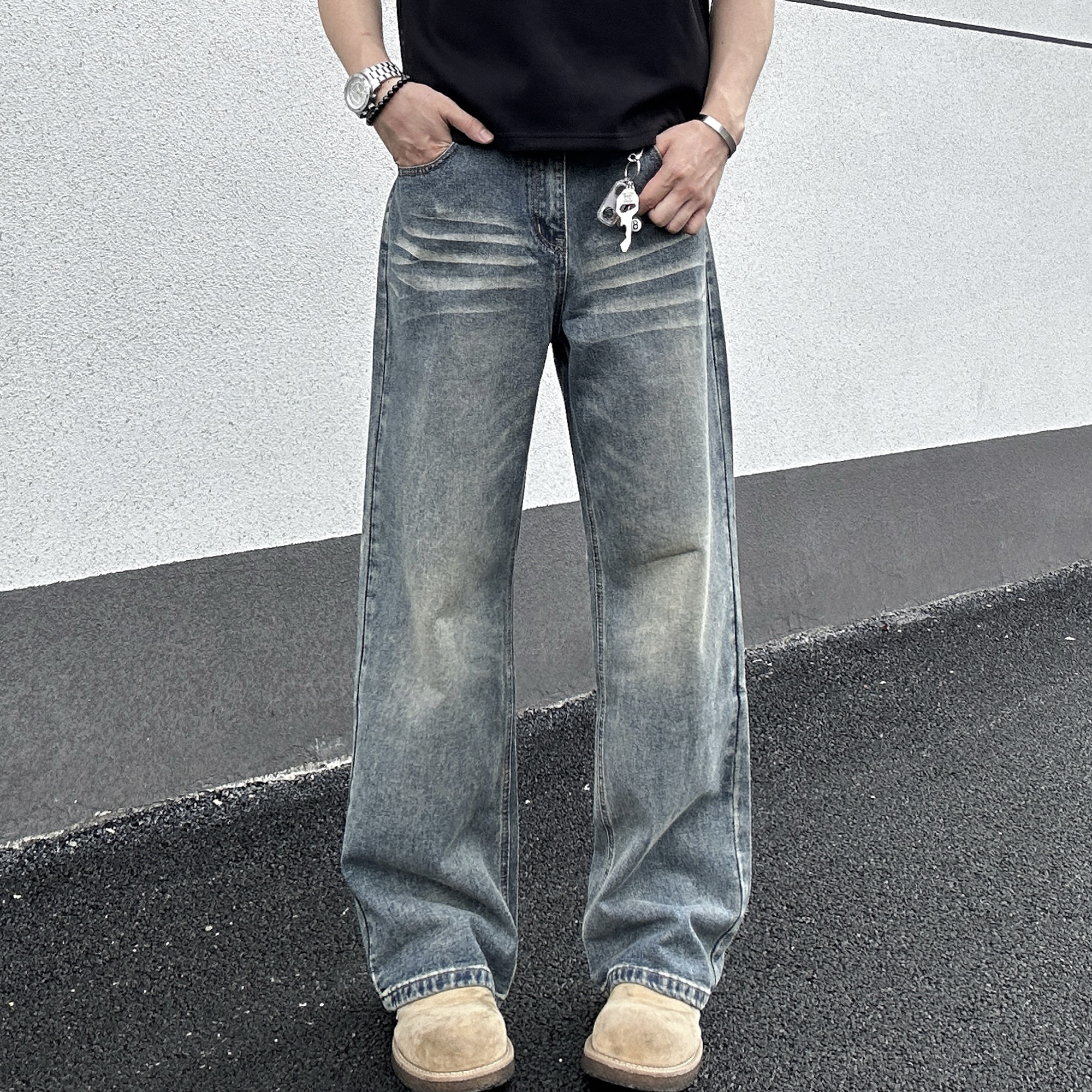 怀旧蓝水洗猫须牛仔裤