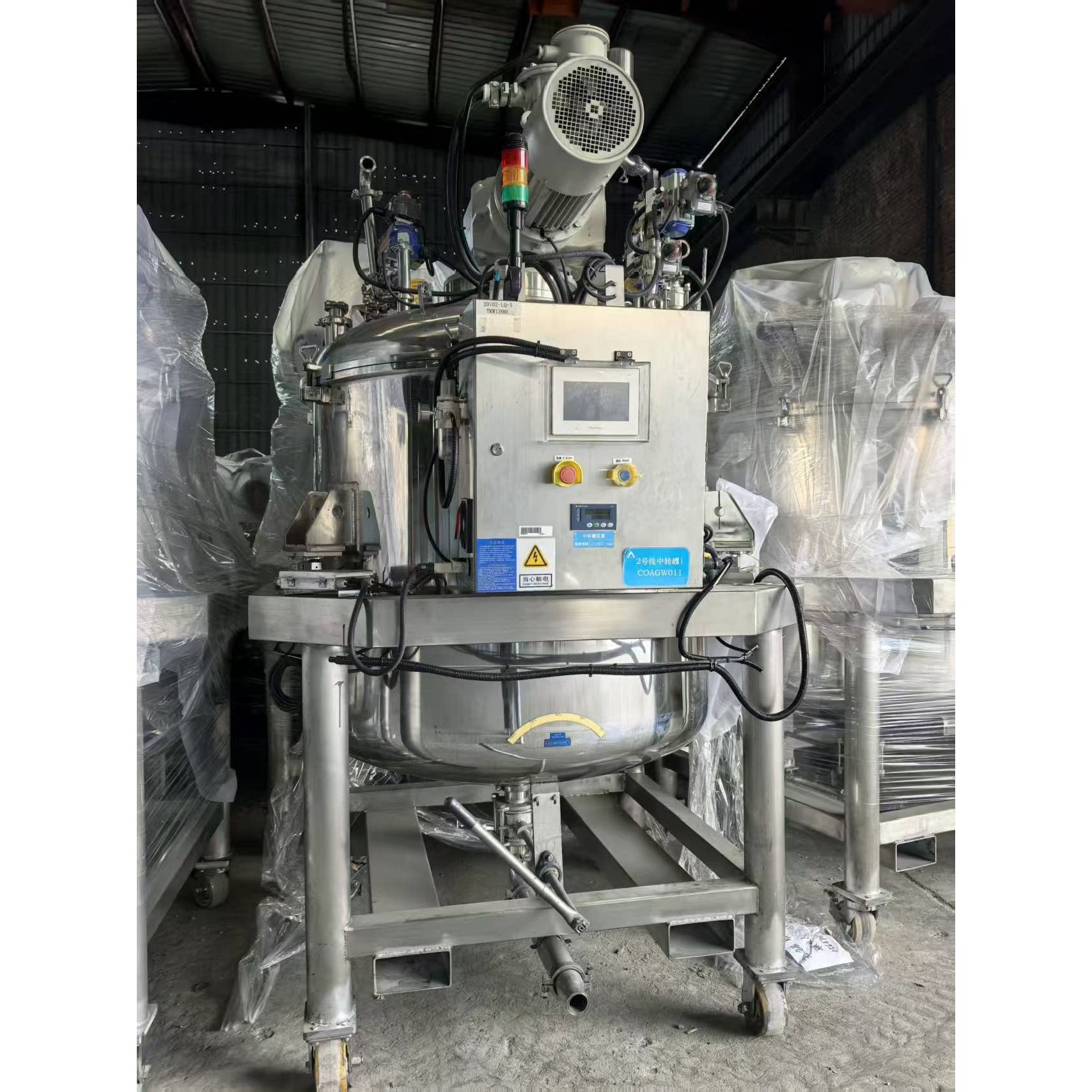 搅拌罐用料很厚实,别拿现在全新的和这台比,没有可比性,用不到议