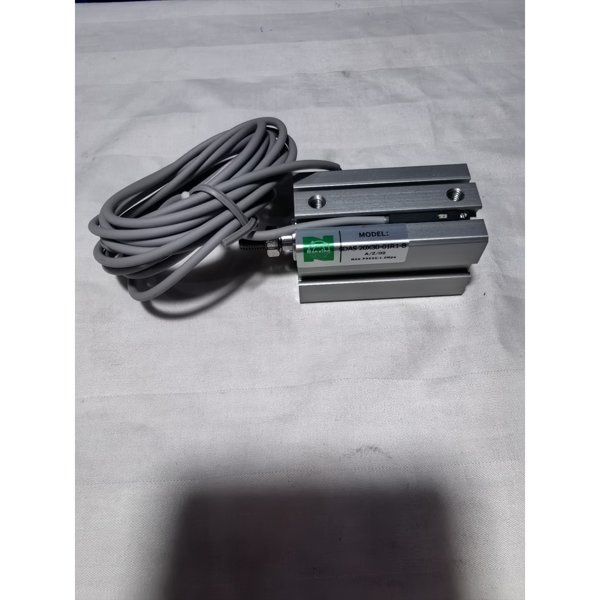 Nanxing汽缸薄型气缸大推力加带传感器SDAS20x30议价产品