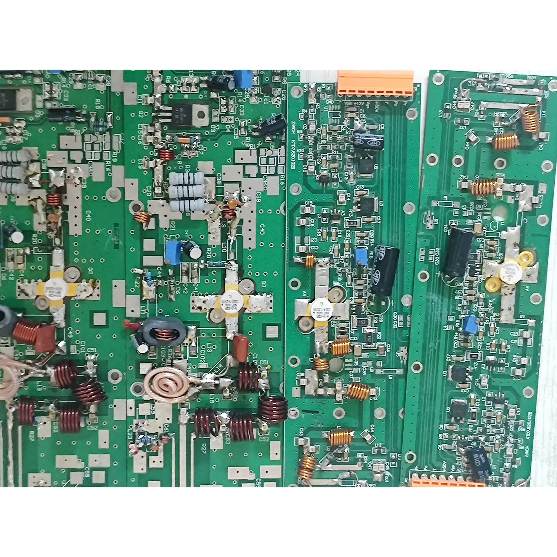 进口高频管MRF148A的3个,BLF175的1个,板上很多议价产品