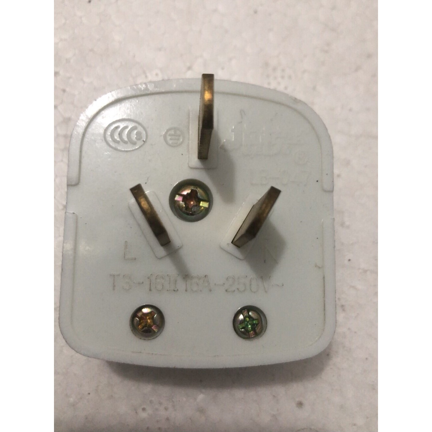 三孔插头,16A  250V~议价产品