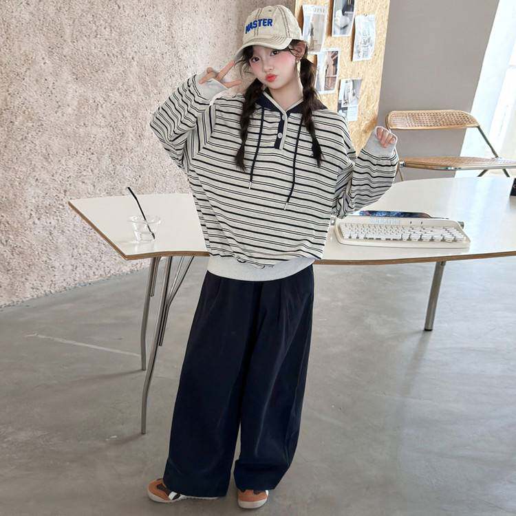 高档品牌女童长袖爱心卫衣套装秋款条纹帽衫棉布阔腿裤2026韩系休