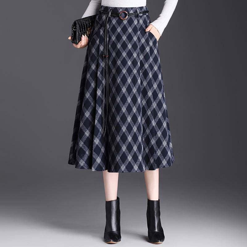 高档品牌毛呢半身裙女秋冬季2026年新款高腰显瘦遮胯中长款格纹伞