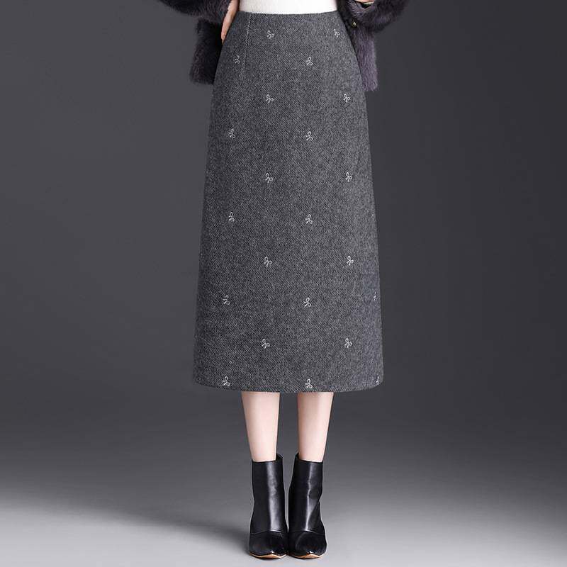 高档品牌刺绣羊毛呢半身裙女2026新款秋冬中长款包臀裙后开叉直筒