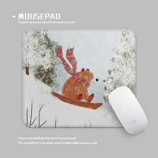 萌趣滑雪小熊鼠标垫小号锁边办公桌垫学生党宿舍便携垫子防滑加厚
