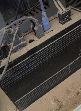 议价工控主机KMDA-2602，开机正常，功能完好。外观成色如图