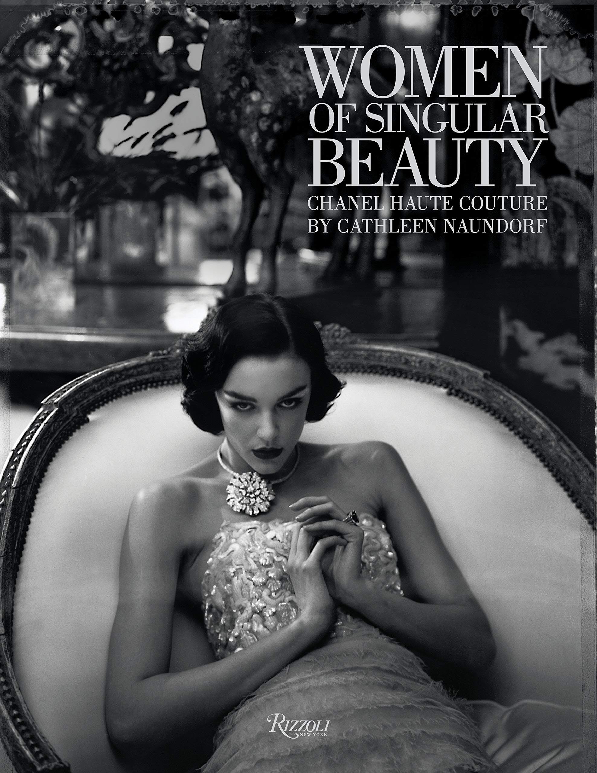 【现货】独具魅力的女性：香奈儿高级定制时装 原版画册 Women of Singular Beauty: Chanel Haute Couture｜老佛爷书店