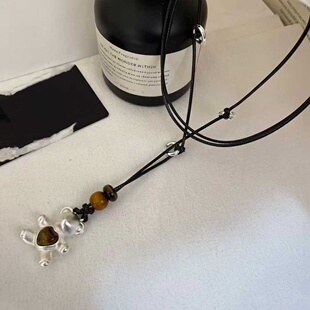 原创设计银色呆萌小熊吊坠长款皮绳项链女轻奢叠戴高级感配饰
