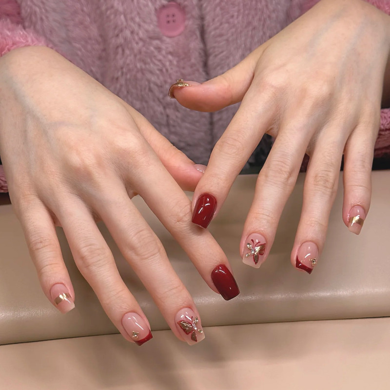 新年美甲车厘子红色法式气质金蝴蝶短款假指甲新娘孕妇显白穿戴甲,彩妆/香水/美妆工具,穿戴甲/甲片,淘宝优惠券,粉丝福利购,淘宝优惠卷