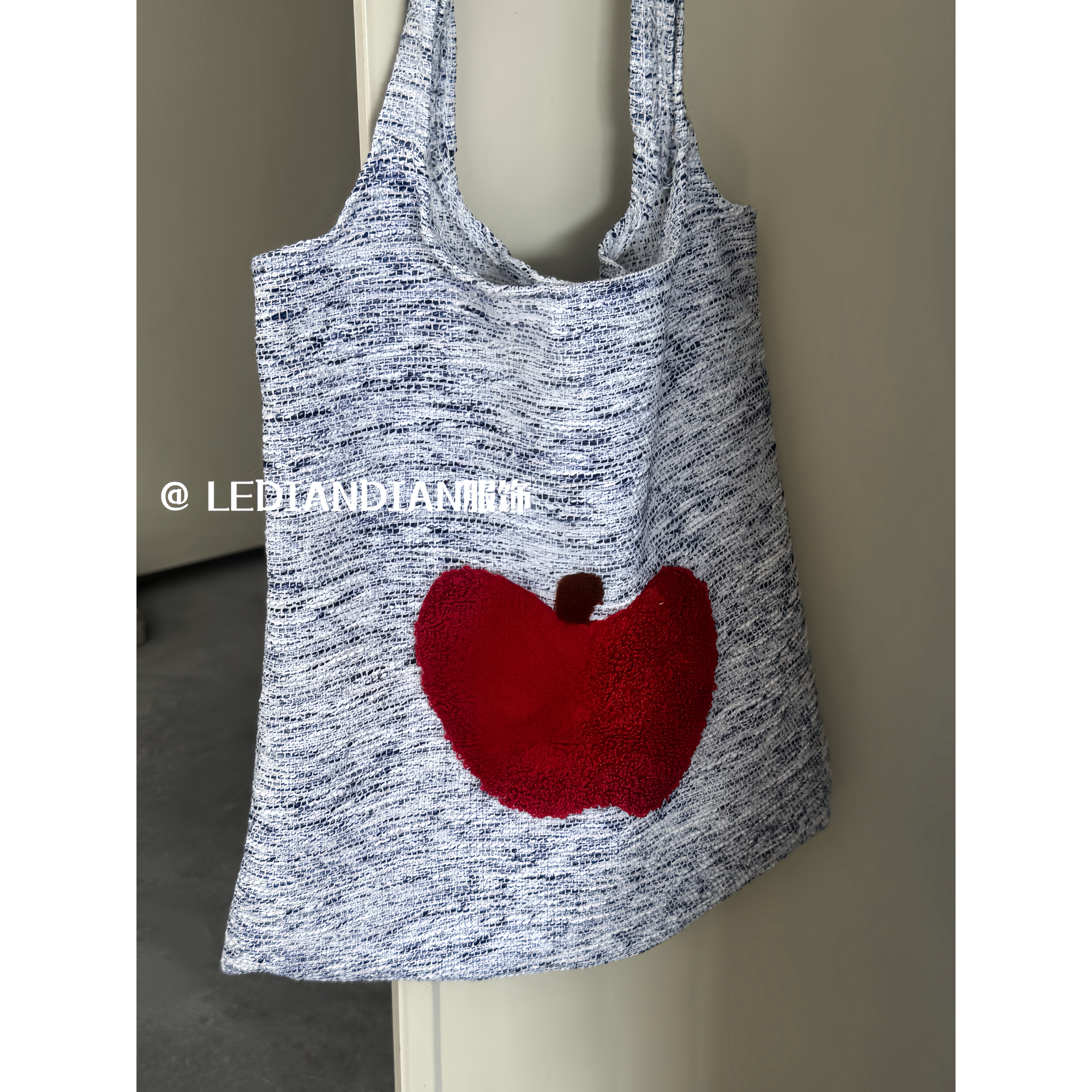 韩女都爱 小众原创秋冬肌理布粗线彩色苹果刺绣单肩手提包休闲风