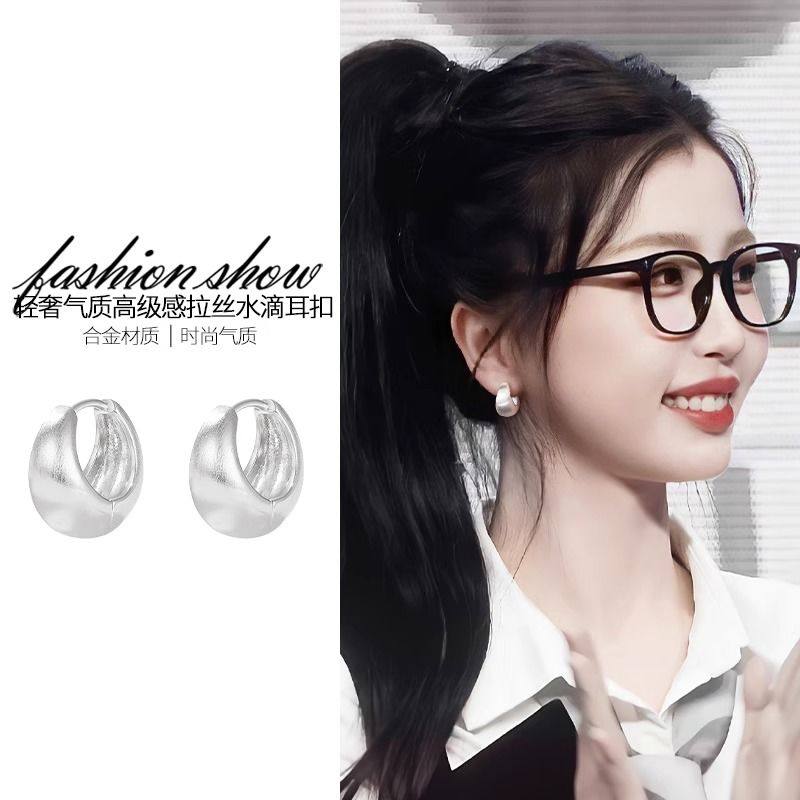 银色简约水滴耳环耳扣时尚气质大气几何耳钉2025新款爆款精致耳饰,饰品/流行首饰/时尚饰品新,耳钉,淘宝优惠券,粉丝福利购,淘宝优惠卷
