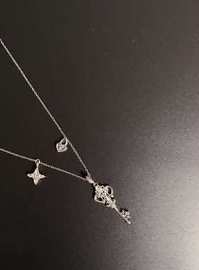 超闪银色鸢尾花钥匙吊坠项链女轻奢小众高级感锁骨链2025新款颈链