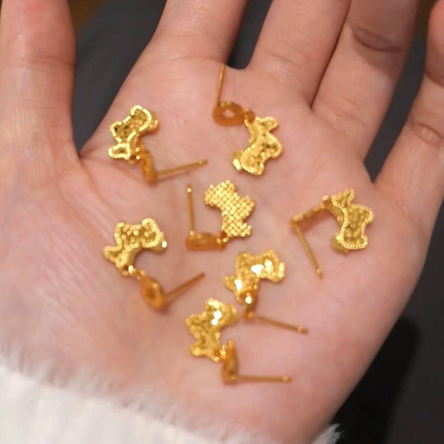 新中式金色碎冰冰小马驹钱币耳钉轻奢高级感本命年耳环新年耳饰女,饰品/流行首饰/时尚饰品新,耳钉,淘宝优惠券,粉丝福利购,淘宝优惠卷