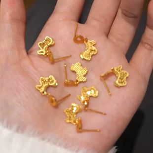 新中式金色碎冰冰小马驹钱币耳钉轻奢高级感本命年耳环新年耳饰女