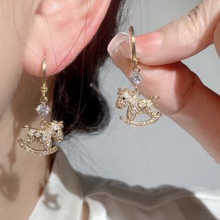 本命年马年耳环超闪小木马无耳洞耳夹女高级感小众马上有钱耳饰