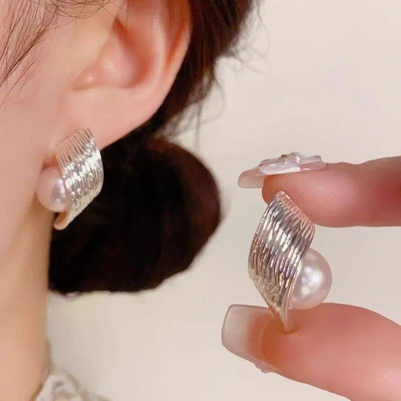 Rungeの「气质百搭」轻奢时尚个性金属环绕珍珠耳钉耳饰 小众设计