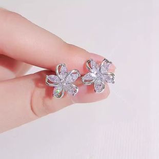 新款 精致气质轻奢花瓣 清新耳坠2025锆石甜美爆款 耳钉高级感时尚