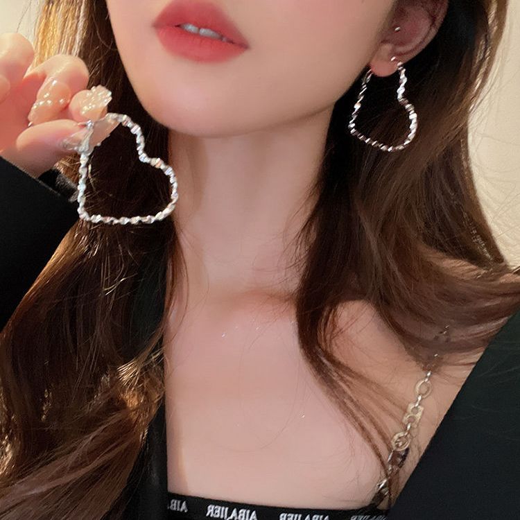 yyds~辣妹气质不规则爱心大耳环2023年新款潮耳钉耳饰女