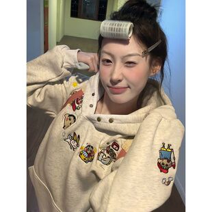 设计感蜡笔小新刺绣双纽扣连帽卫衣女秋冬季加绒加厚宽松情侣外套