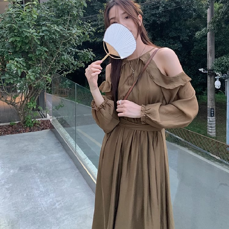 春秋露肩仿天丝垂坠感连衣裙女时尚气质长袖轻熟风收腰显瘦长裙子