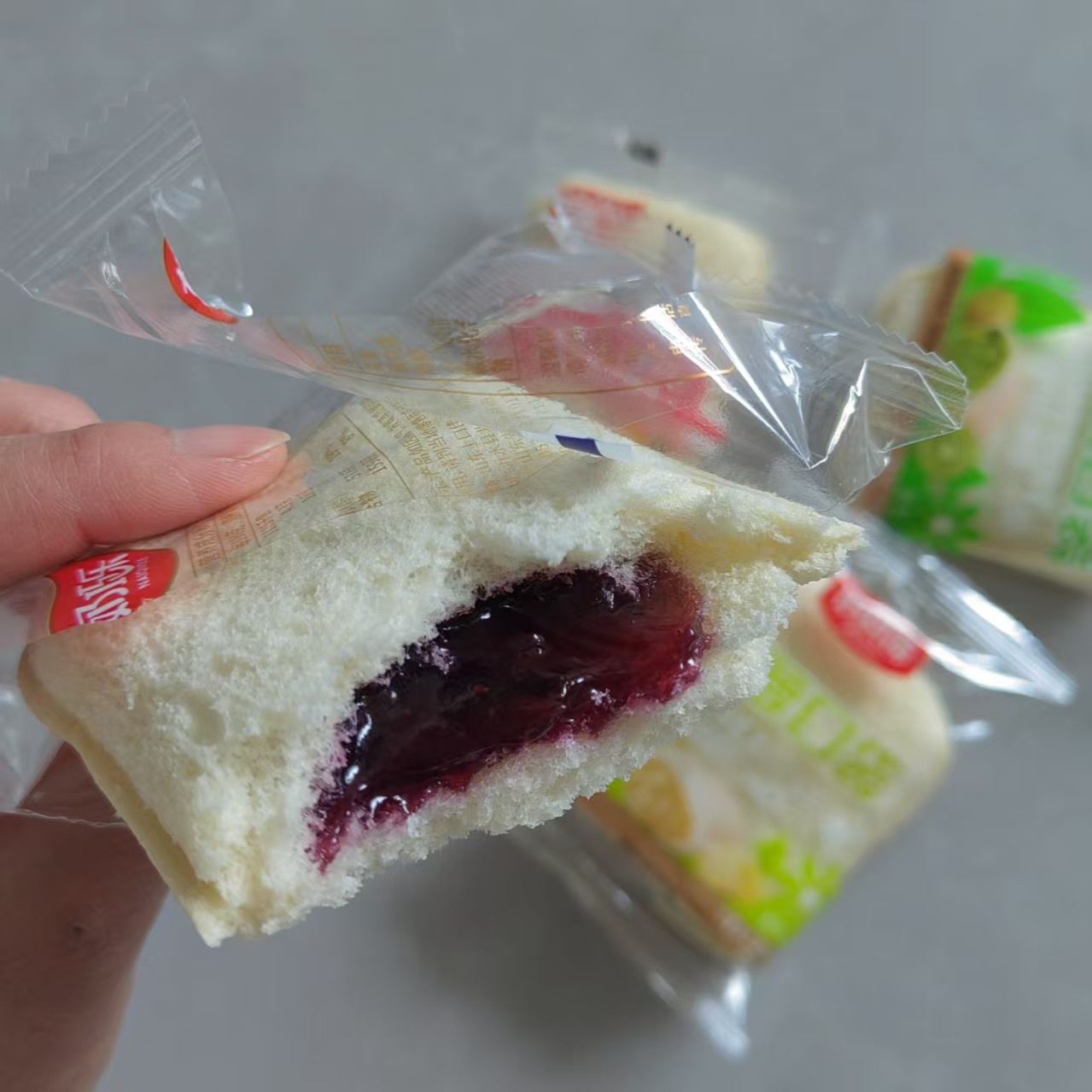 低脂果肉大口袋夹心面包真果粒果酱吐司水果味菠萝蓝莓早餐零食品