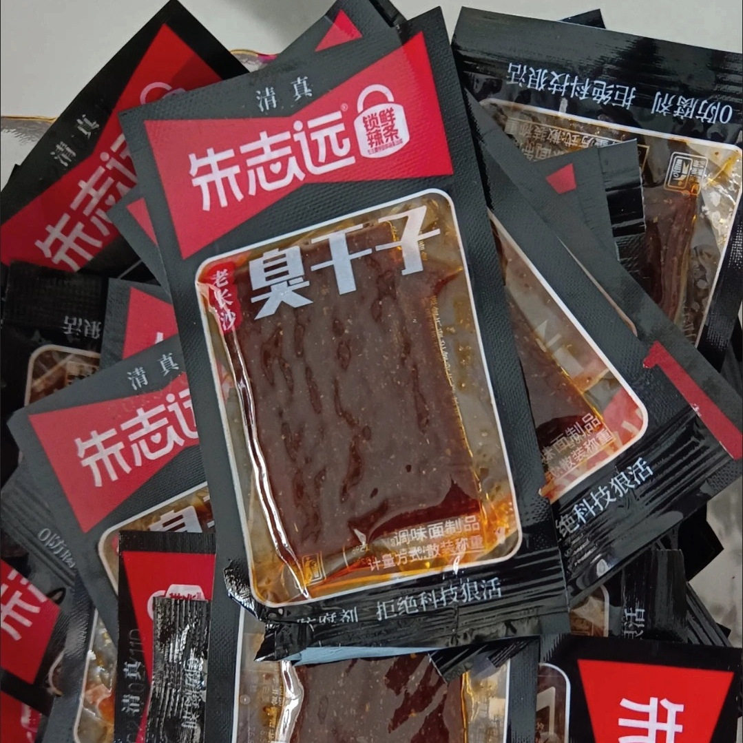 长沙臭干子辣条香辣味湖南产麻辣零食小包装调味面制品儿时味道