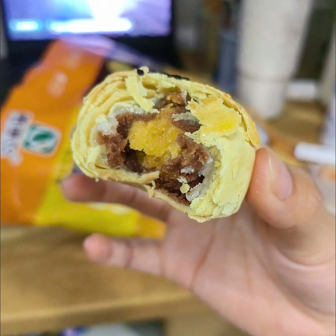 低糖咸蛋黄酥300g薄皮雪媚娘奶香咸香酥皮红豆馅传统糕点心零食品