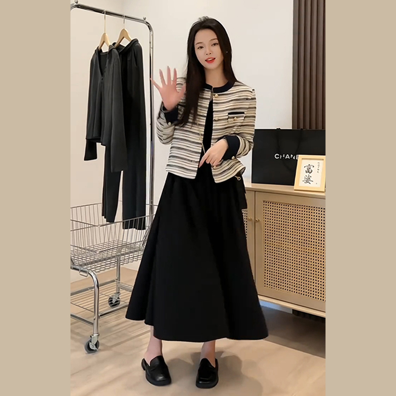 法式赫本风黑色长袖连衣裙子女秋冬季2025新款小个子打底内搭长裙