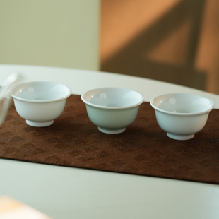 云见清玩 高温原矿单色釉 豆青小压手 主人杯 品茶杯 普洱/白茶杯