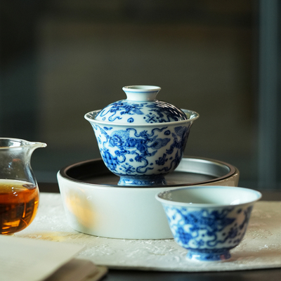 甲辰宛玉珍藏柴窑青花双狮纹盖碗