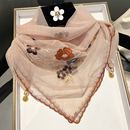 韩版 刺绣磁吸扣小丝巾女春秋高级感洋气三角巾护颈妈妈薄围巾方巾