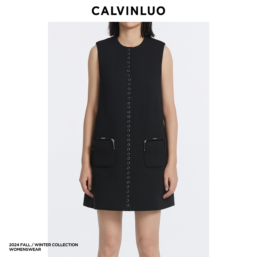 面料轻盈挺阔 A字版型 极简剪裁