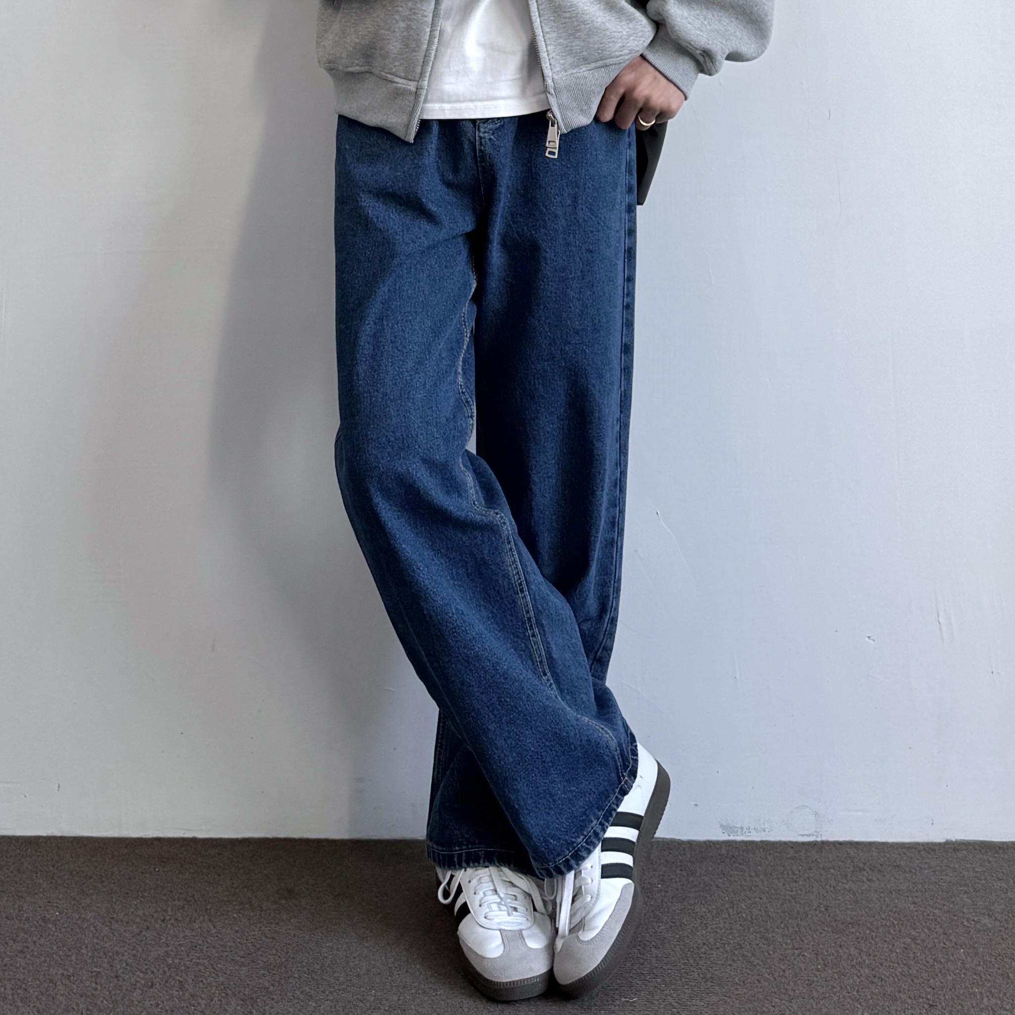 复古水洗深蓝色宽松直筒牛仔裤