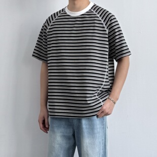 百搭宽松休闲圆领撞色短袖 T恤夏季 复古哈苏线黑色条纹插肩袖 ONUN
