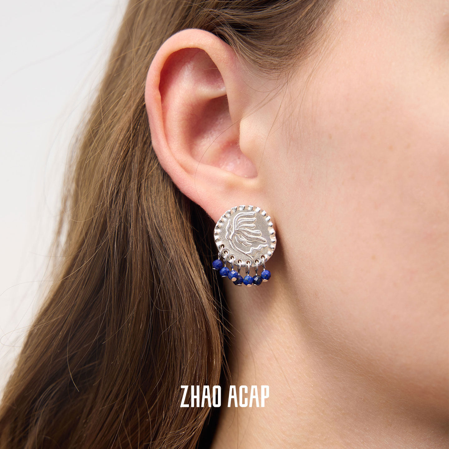 ZHAO ACAP原创设计野百合浮雕硬币青金石扭珠AB款耳钉