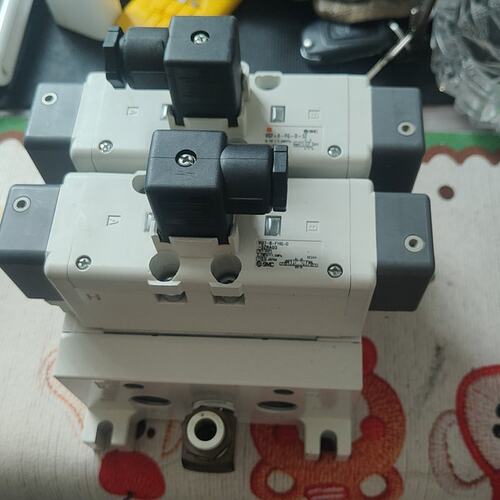 【议价】电磁阀组VQ7-8-FG-D-3Z VQ7-8-FH
