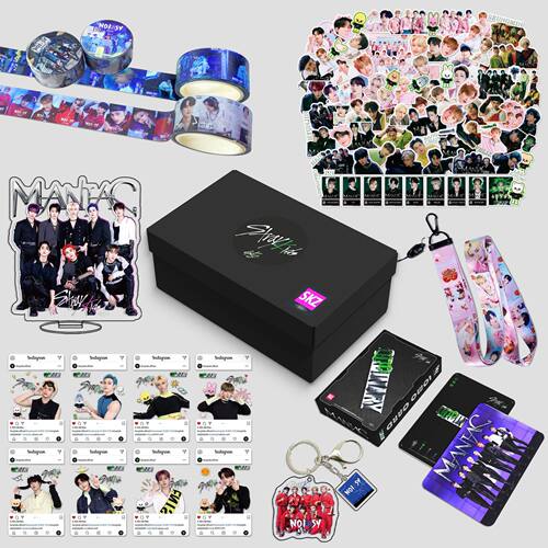 StrayKids新专辑小卡挂绳立牌