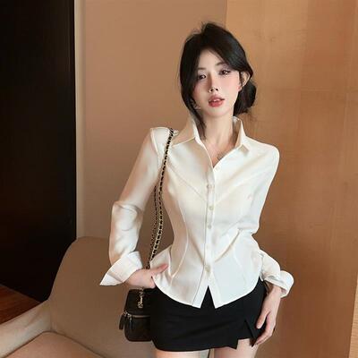 春秋纯欲甜辣妹收腰白色衬衫女长袖修身性感别致polo领上衣设计感