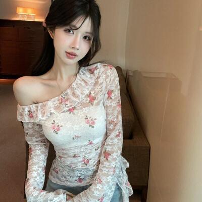 法式荷叶边印花蕾丝一字肩裹胸长袖T恤女春秋新款斜肩辣妹两件套