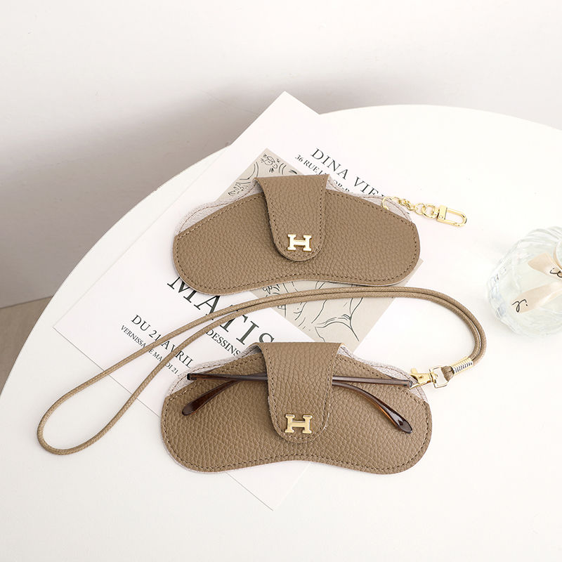 随身便携眼镜包收纳袋墨镜近视眼镜保护套挂脖眼镜袋抗压防丢挂件