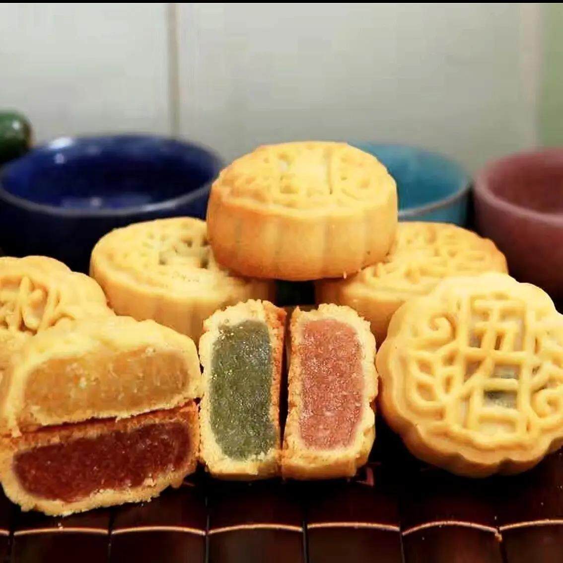 水果味月饼凤梨哈密瓜草莓水蜜桃五仁月饼广式糕点零食中秋礼盒